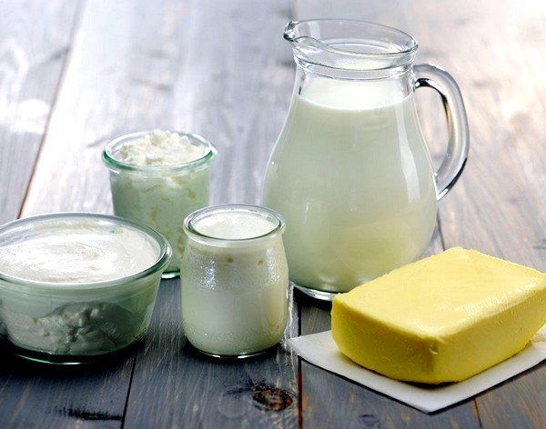 При потере или осиплости голоса хорошо помогает молоко со сливочным маслом