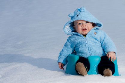 Ребенок на улице зимой