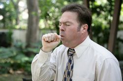 Симптомы удушающего кашля