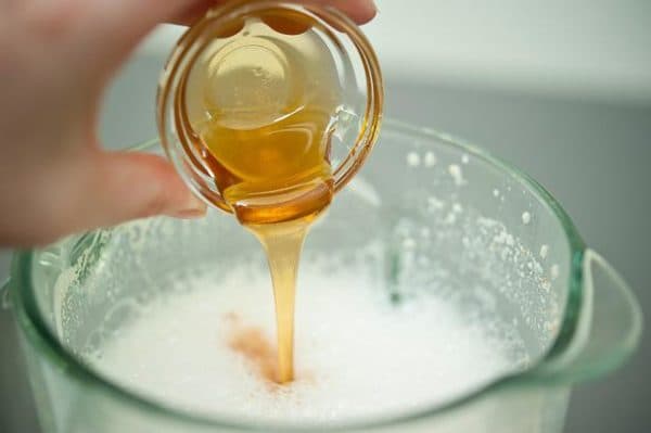 как лечить лакунарную ангину в домашних условиях молоком и медом