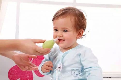 промывание носа ребёнка физиораствором