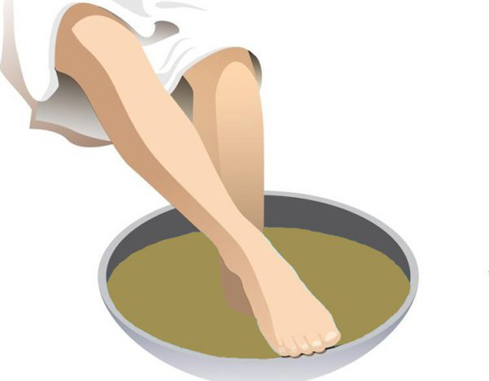 Горчица в горячей воде ноги. Горчичные ванночки для ног. Горчичная ванна для ног. Горчица для ванночек для ног.